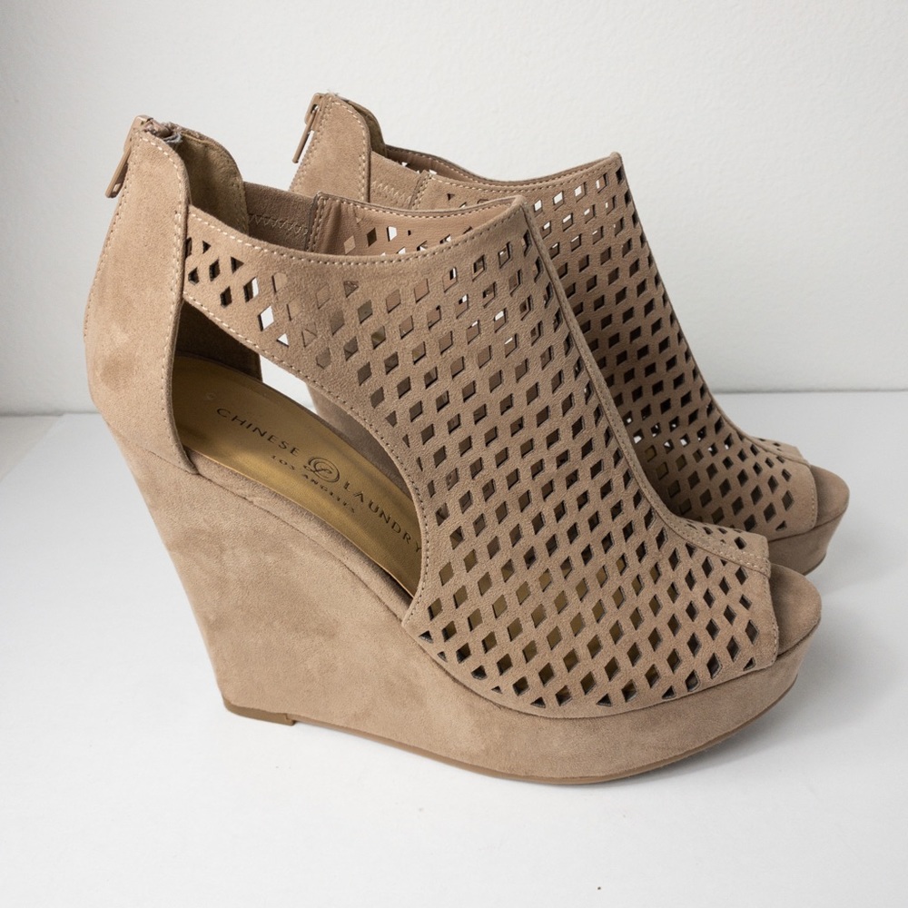 Chinese Laundry Tan Wedge, Size 8 1/2 M